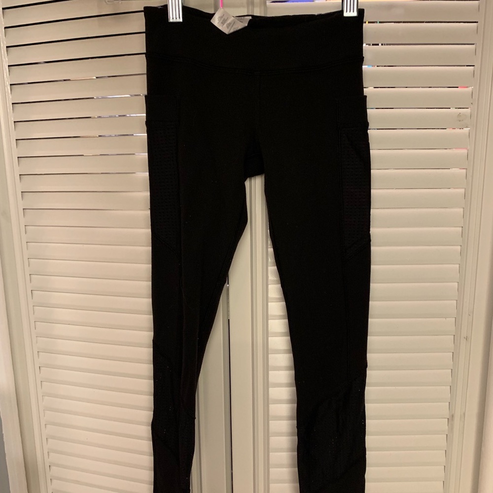 Ivivva black leggings side pockets and breathable